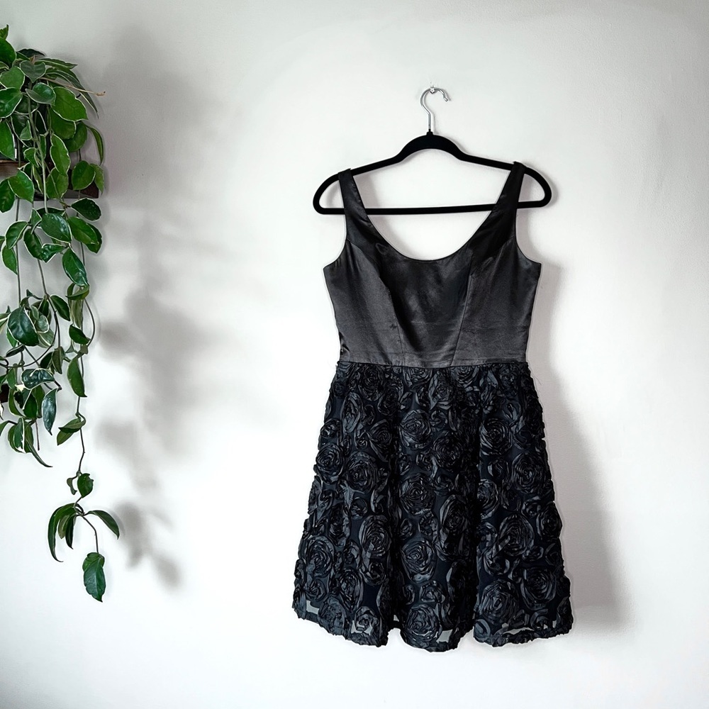 Adrianna Papell mini black dress rose skirt 6